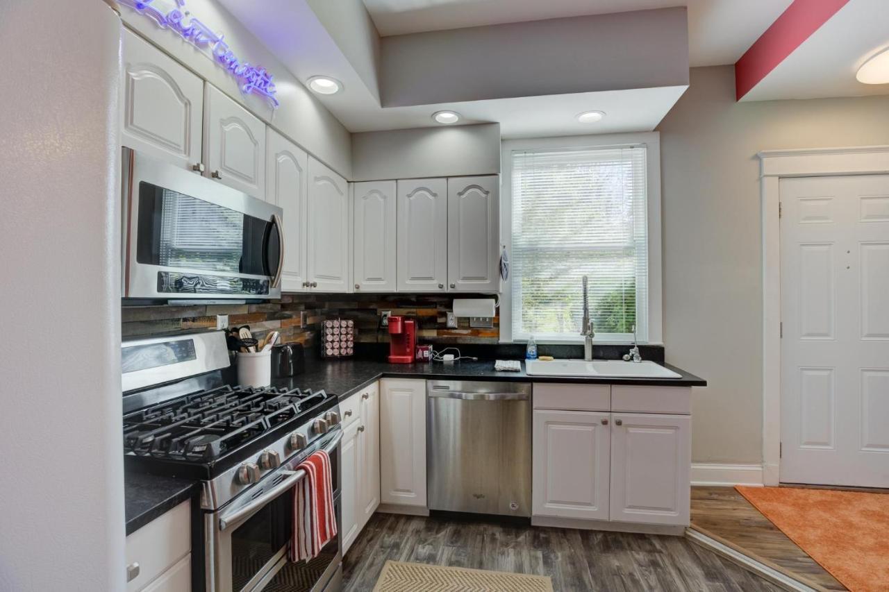 ממפיס Hip And Spacious Midtown Cottage Near Beale Street מראה חיצוני תמונה